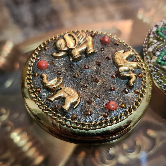 Rhinestone Compacts - Picture 3 of 6